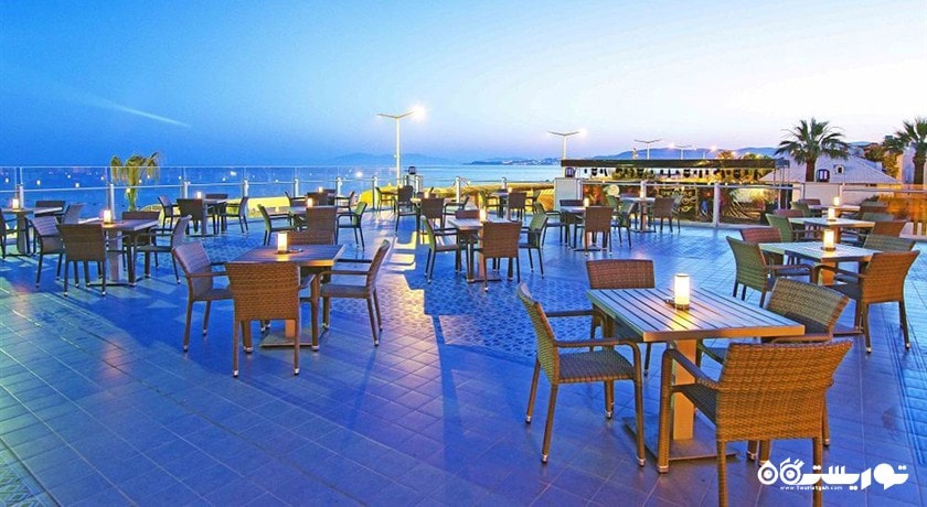 رستوران فضای باز هتل پالم وینگز بیچ ریزورت اند اسپا